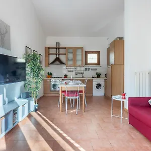 Guesthost - Four Shades Of Pisa Apartments